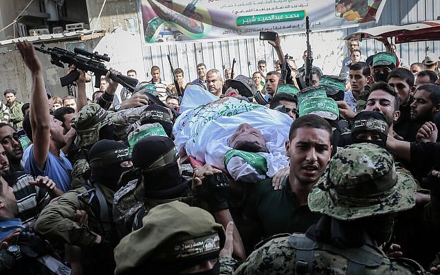 Members of the Hamas terror group's military wing carry the body of 30-year-old Maslih Shabir in Khan Yunis, in the southern Gaza Strip, on October 31, 2017. (Abed Rahim Khatib/Flash90)