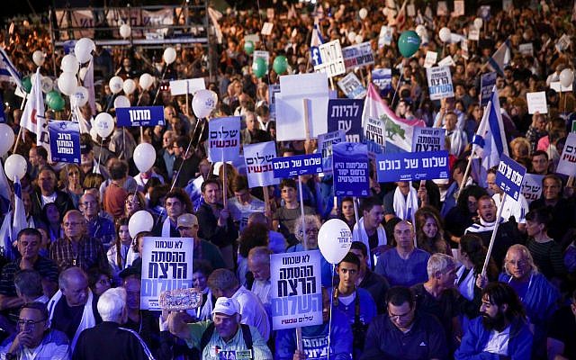 Israelis attend a rally marking 22 years since the assassination of prime Minister Yitzhak Rabin, at Tel Aviv's Rabin Square on November 4, 2017. (Miriam Alster/Flash90)