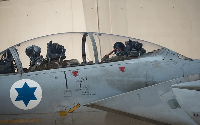 A pilot salutes inside an Israeli fighter jet ahead of the international Blue Flag exercise in early November 2017. (Israel Defense Forces)