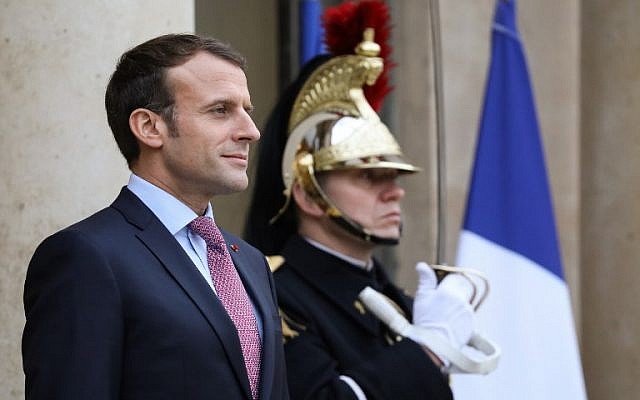 French president Emmanuel Macron waits for the arrival of his Bulgarian counterpart for their meeting on December 4, 2017 at the Elysee palace in Paris. (AFP/LUDOVIC MARIN)