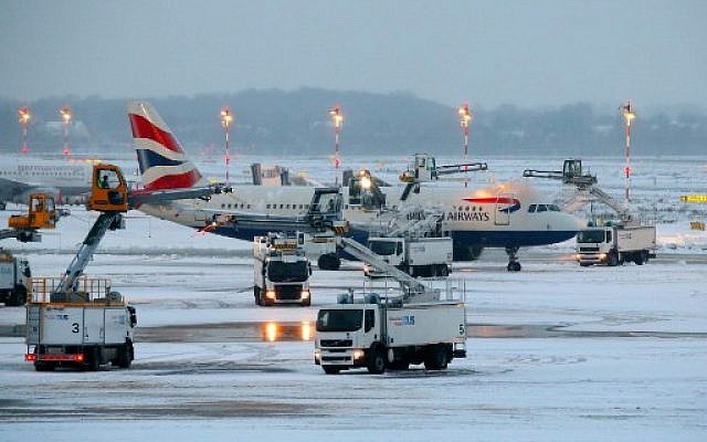 A British Airways airplane being de-iced on the tarmac of the airport in Duesseldorf, Germany, on December 10, 2017. (AFP Photo/dpa/David Young)