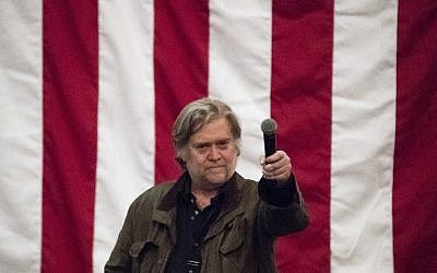 Former White House strategist Stephen Bannon speaks at a rally for Republican Senatorial candidate Roy Moore in Midland, Alabama, on December 11, 2017. (AFP PHOTO / JIM WATSON)