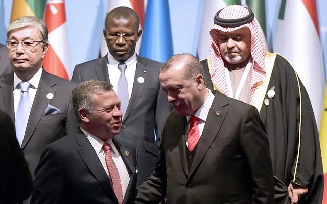 Turkish President Recep Tayyip Erdogan (front row, R) speaks with Jordan's King Abdullah as they pose for a group photo during an Extraordinary Summit of the Organization of Islamic Cooperation (OIC) on last week's US recognition of Jerusalem as Israel's capital, on December 13, 2017 in Istanbul. (AFP PHOTO / YASIN AKGUL)