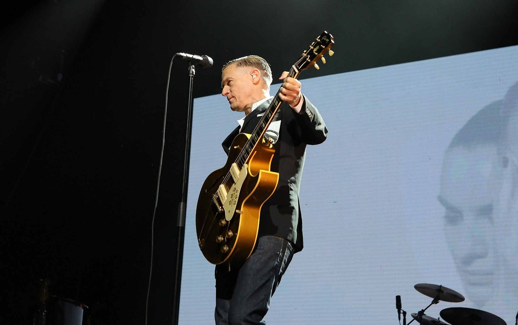 With youthful exuberance, singer Bryan Adams does it for Tel Aviv