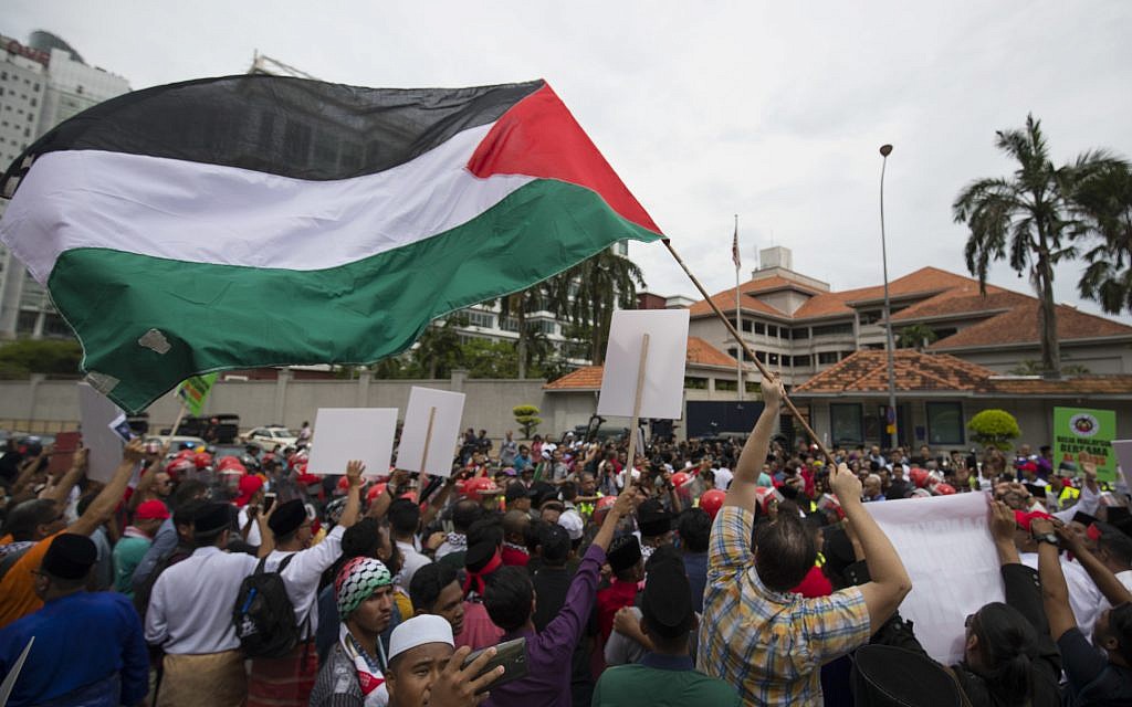 Protesters wave Palestinian flags during a protest outside the US Embassy in Kuala Lumpur, Malaysia, December 8, 2017. (AP Photo/Vincent Thian)