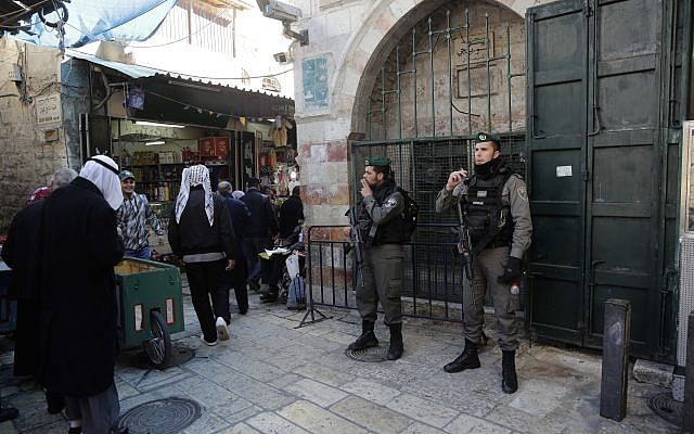 Border police officers guard in Jerusalem's Old City, Friday, Dec. 8, 2017. (AP Photo/Mahmoud Illean)