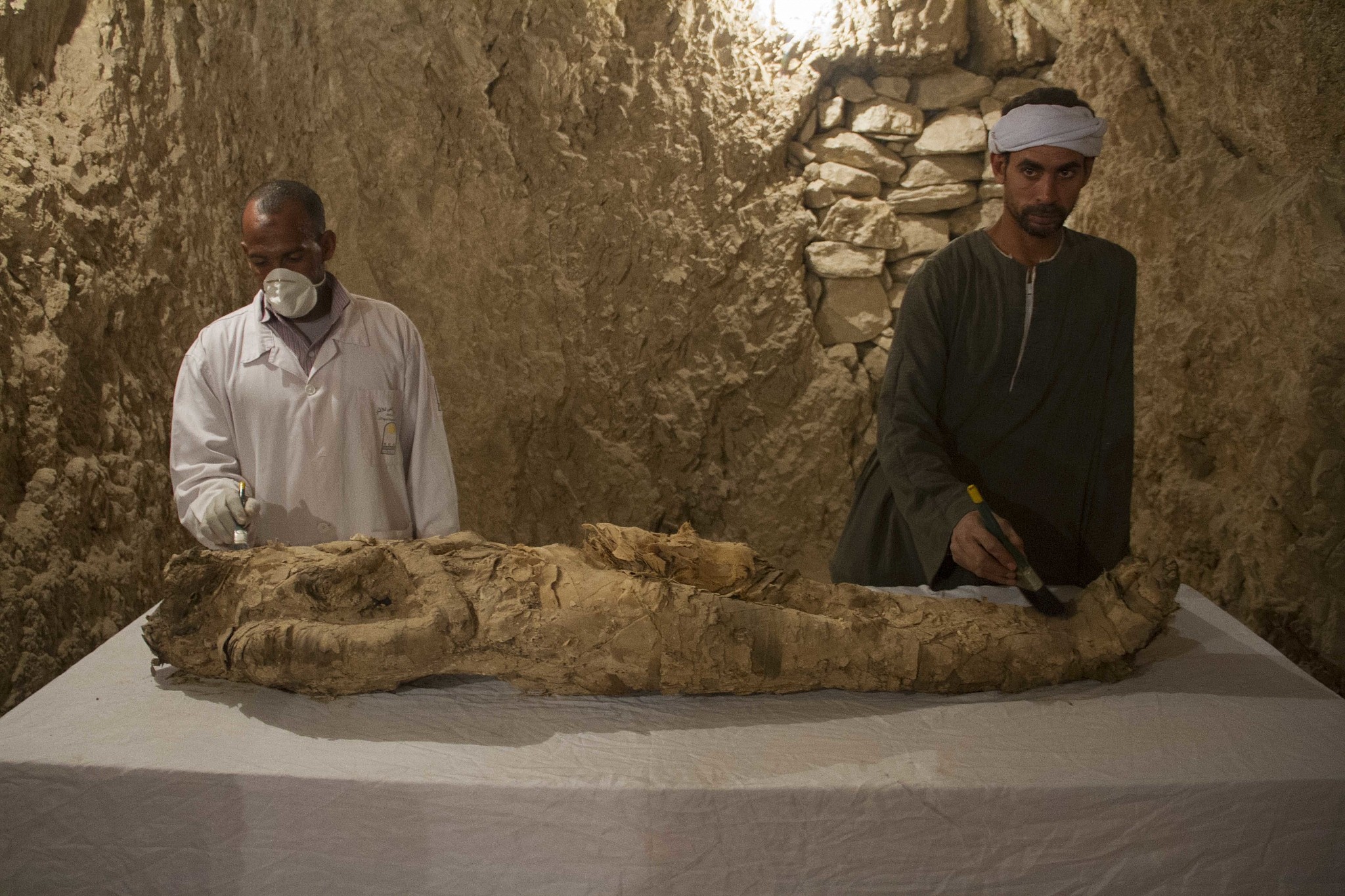 Dos Tumbas Del Antiguo Reino Egipcio Abiertas En Luxor Egipto