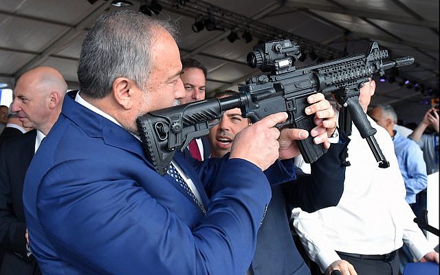 Defense Minister Avigdor Liberman visits a weapons factory in Sderot on December 14, 2017. (Ariel Hermoni/Defense Ministry/Flash90)
