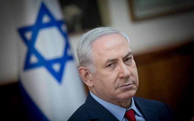 Prime Minister Benjamin Netanyahu leads the weekly government meeting at the Prime Minister's Office in Jerusalem, December 17, 2017. (Yonatan Sindel/Flash90)