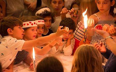 Children participating in a Yom Kippur event at the Palo Alto JCC, October 2017. (Ilyanne Photographic Art/via JTA)