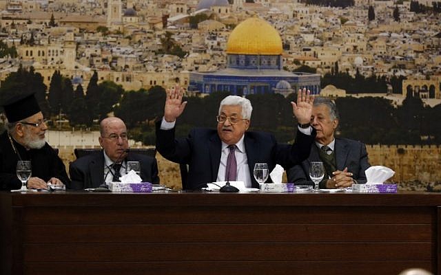 Palestinian Authority President Mahmoud Abbas (C-R) speaks during a meeting in the West Bank city of Ramallah on January 14, 2018.(AFP PHOTO / ABBAS MOMANI)