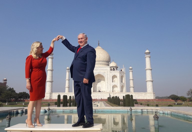 Netanyahu finds love at the Taj Mahal 000_WS84R