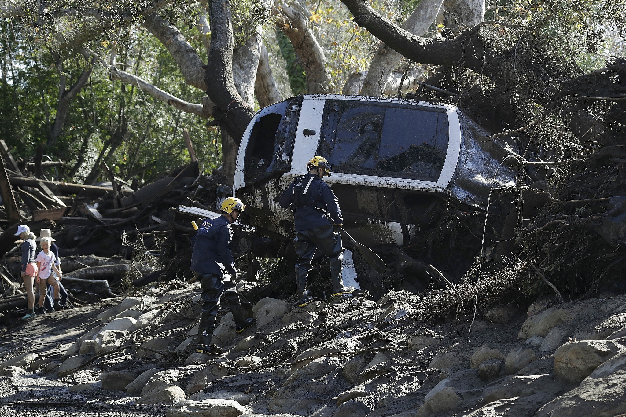 Thousands Stranded, 1 Dead in California Mudslides - ABC News