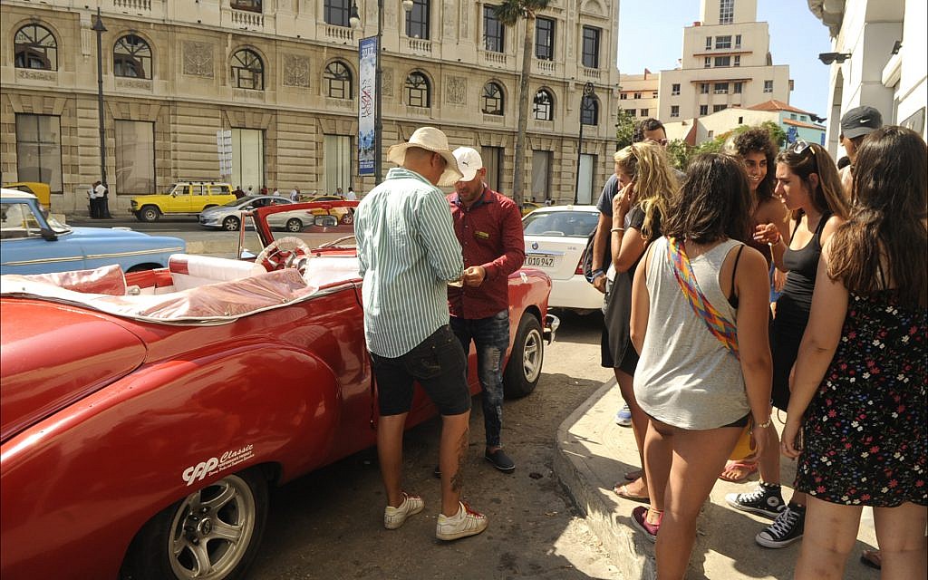 Israeli tourists negotiate with a taxi driver at the cruise ship terminal in Old Havana. (Larry Luxner/Times of Israel)