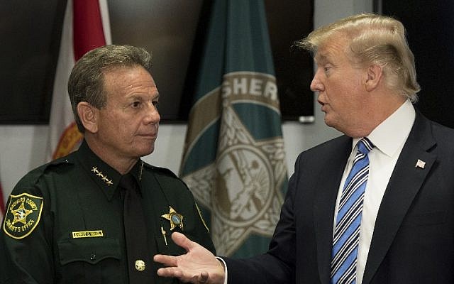 US President Donald Trump (R) speaks with Broward County Sheriff Scott Israel (L) while visiting first responders at Broward County Sheriff's Office in Pompano Beach, Florida, on February 16, 2018, three days after a mass shooting that claimed 17 lives at a nearby high school. ( AFP PHOTO / JIM WATSON)
