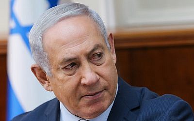 Prime Minister Benjamin Netanyahu leads a cabinet meeting at the Prime Minister’s Office in Jerusalem, January 21, 2018. (Alex Kolomoisky/Pool)