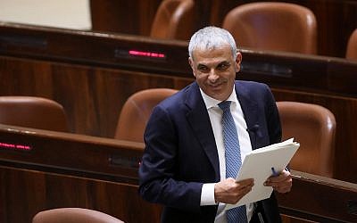 Finance Minister Moshe Kahlon during a vote in the Knesset on February 13, 2018. (Yonatan Sindel/Flash90)