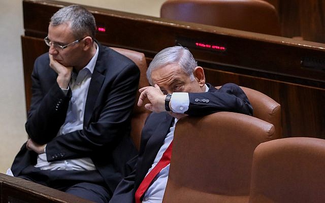 Prime Minister Benjamin Netanyahu (right) with Tourism Minister Yariv Levin during a Knesset vote on the budget, which coincided with police publishing recommendations that Netanyahu be indicted for bribery and breach of trust, February 13, 2018.   (Yonatan Sindel/Flash90)