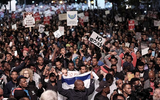 African asylum seekers and human rights activists protest against deportation in Tel Aviv, February 21, 2018 (Tomer Neuberg/Flash90)
