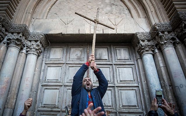 Protestors demonstrate outside the closed doors of the Church of the Holy Sepulchre in Jerusalem's Old City on February 27, 2018. (Yonatan Sindel/Flash90)