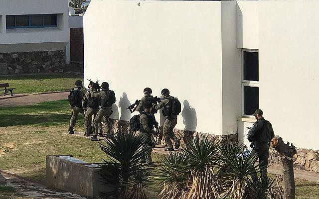Special forces practice counterterrorism scenarios during a series of exercises in the southern region, February 4, 2018. (Israel Police)