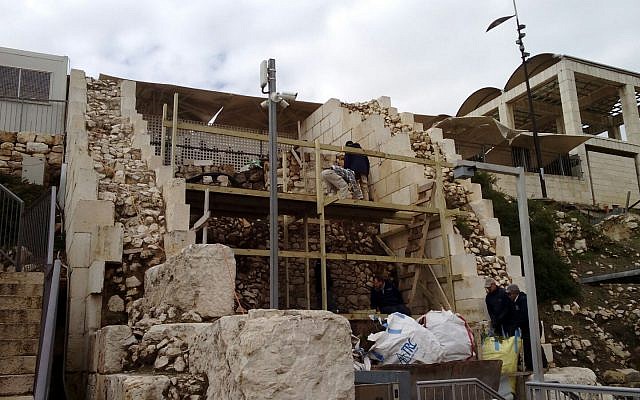 New construction of a permanent pluralistic prayer platform in the Davidson Archaeological Park at the Western Wall, February 5, 2018. (The Masorti Movement in Israel)