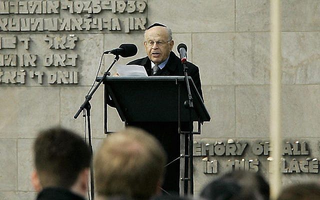 Sam Bloch speaking during a ceremony marking the 60th anniversary of the liberation of the Bergen-Belsen camp on  April 17, 2005.  (JOCHEN LUEBKE/AFP/Getty Images)