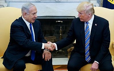 US President Donald Trump (right) shakes hands with Prime Minister Benjamin Netanyahu in the Oval Office of the White House on March 5, 2018. (AFP Photo/Mandel Ngan)