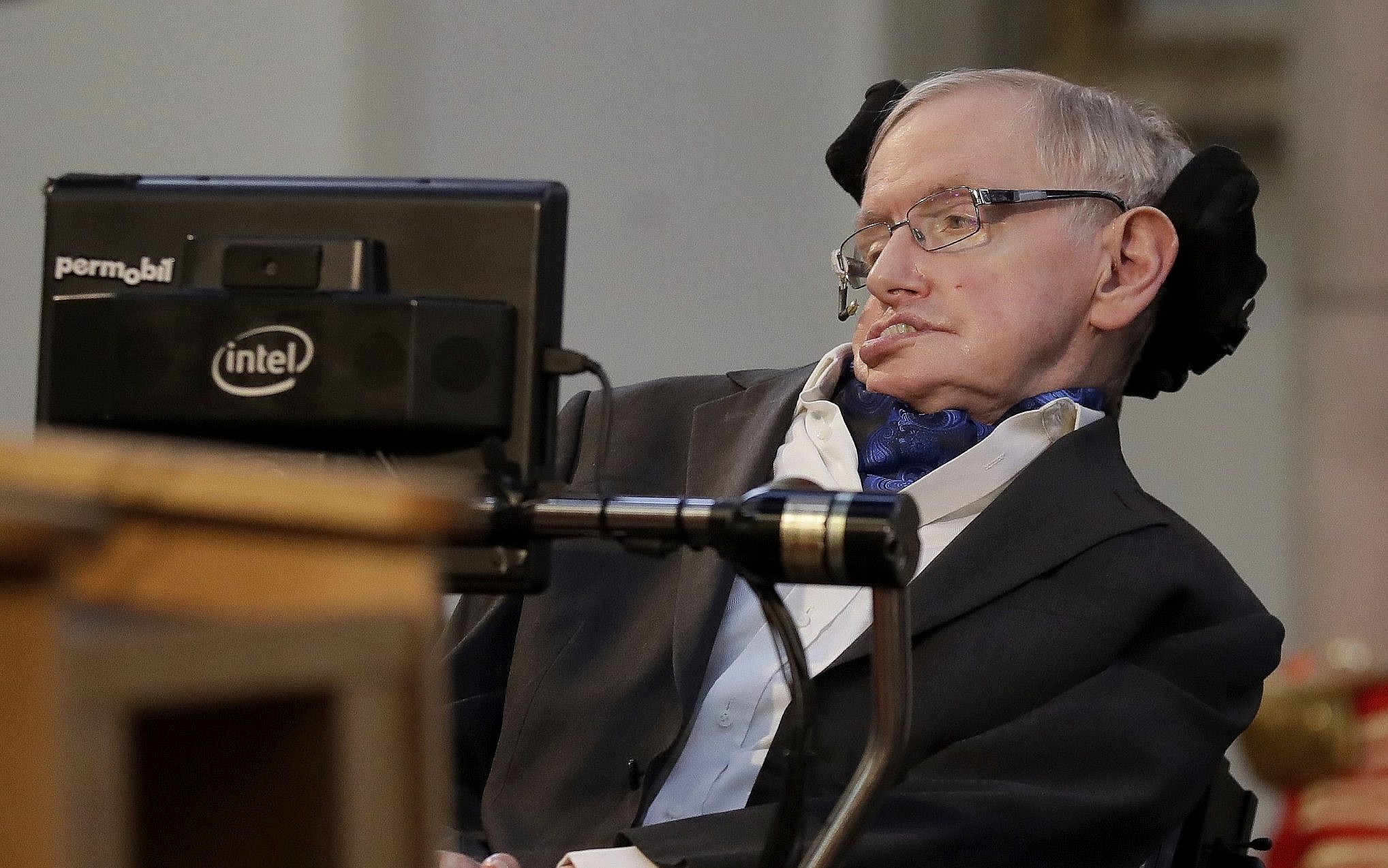 Coronavirus: Hawking's family donate ventilator to hospital