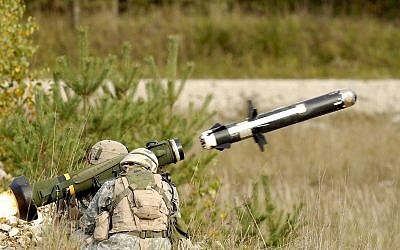 Two United States Army soldiers fire an FGM-148 Javelin. (US Army/Public Domain)
