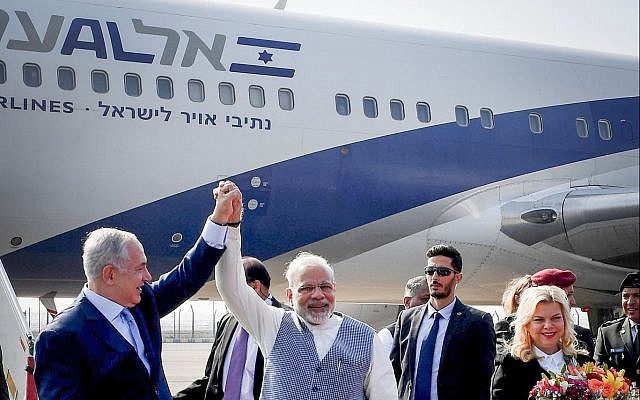 Prime Minister Benjamin Netanyahu and his wife Sara with Indian Prime Minister Narendra Modi as Netanyahu arrives in India on January 14, 2018. (Avi Ohayon/GPO)