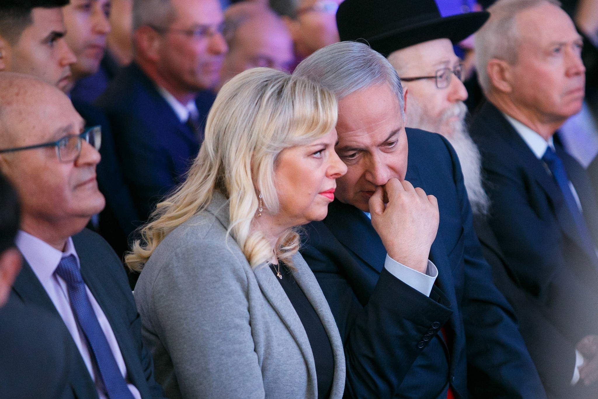 Police said to ban Benjamin, Sara Netanyahu from discussing