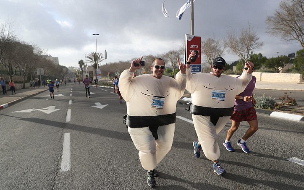 Thousands of runners take part in the international Jerusalem Marathon on March 9, 2018. (Yonatan Sindel/Flash90)