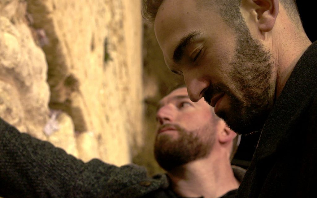 Josh Zeid (right) and Ike Davis at the Western Wall in Jerusalem, January 2017. (Ironbound Films)