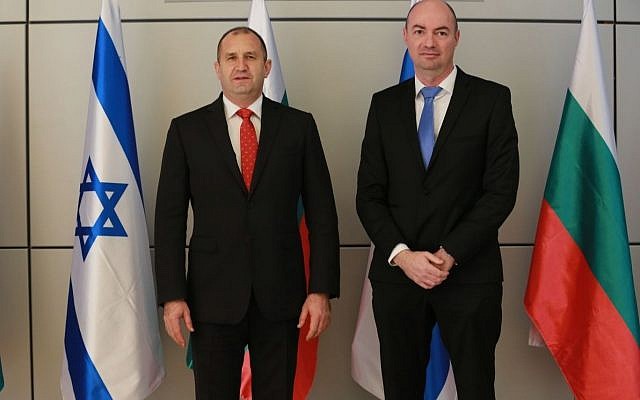 The president of Bulgaria, Rumen Radev (left) and Igal Unna, head of Israel's National Cyber Directorate, on a visit to Israel's National CERT on Wednesday, March 21, 2018 (Avi Dor)