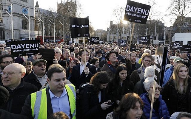 Members of the Jewish community hold a protest against Britain's opposition Labour party leader Jeremy Corbyn and anti-Semitism in the Labour party, outside the British Houses of Parliament in central London on March 26, 2018. (AFP Photo/Tolga Akmen)