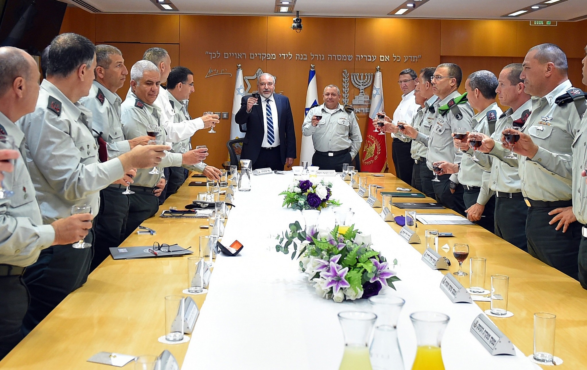 Defense Minister Avigdor Liberman, center, raises a toast with the IDF General Staff at the army’s Tel Aviv headquarters on April 16, 2018, in honor of Israel’s upcoming Independence Day this week. (Ariel Hermoni/Defense Ministry)