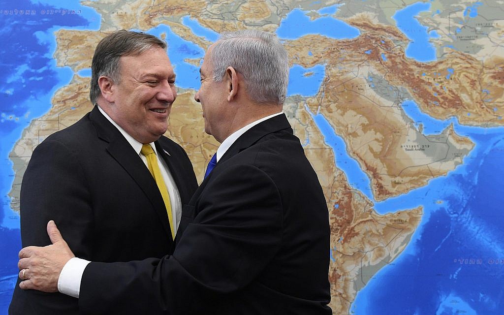Prime Minister Benjamin Netanyahu (R) meets with US Secretary of State Mike Pompeo at the Defense Ministry in Tel Aviv on April 29, 2018. (Haim Zach/GPO)