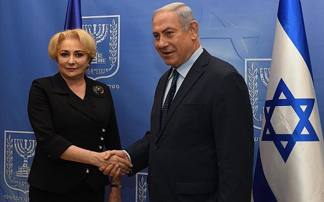 Prime Minister Benjamin Netanyahu (R) meets with his Romanian counterpart Viorica Dancila at the Prime Minister's Office in Jerusalem on April 25, 2018. (Haim Zach/GPO)