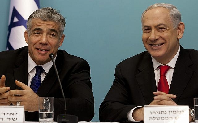 Prime Minister Benjamin Netanyahu (right) and then-finance minister Yair Lapid during a press conference on a major reform of Israel's ports, in Jerusalem on July 3, 2013. (Flash90)