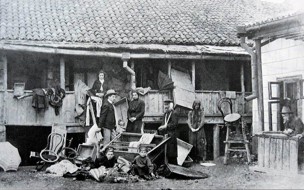 A Jewish family stands outside of their ransacked home following the Kishinev pogrom of 1903. (public domain)
