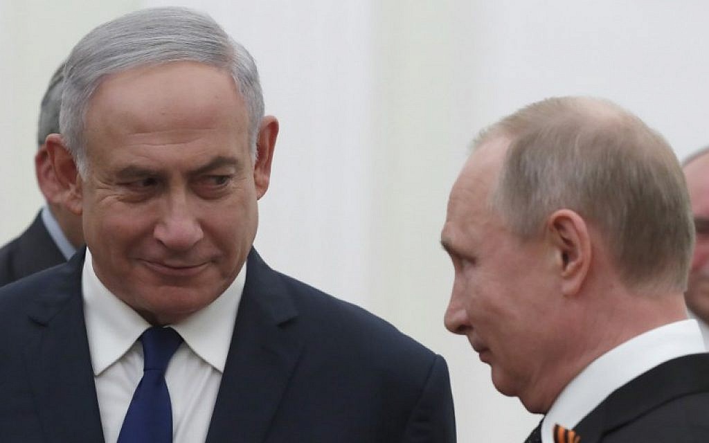 Russian President Vladimir Putin, right, meets with Prime Minister Benjamin Netanyahu at the Kremlin in Moscow on May 9, 2018. (AFP/Sergei Ilnitsky)