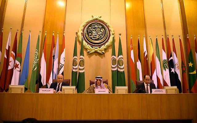 Saudi Foreign Minister Adel al-Jubeir (C) and Arab League Secretary-General Ahmed Aboul Gheit (L) attend the Arab League Foreign Ministers meeting in the Egyptian capital Cairo on May 17, 2018. (AFP Photo/Mohamed El-Shahed)