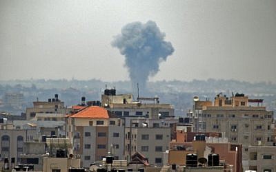 Smoke billowing in the background following an Israeli air strike Gaza City, May 29, 2018. (THOMAS COEX/AFP)