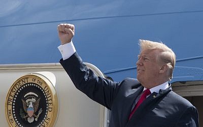 US President Donald Trump pumps his fist to the crowd as he arrives at Ellington Field Joint Reserve Base in Houston, Texas on May 31, 2018. (AFP PHOTO / JIM WATSON)