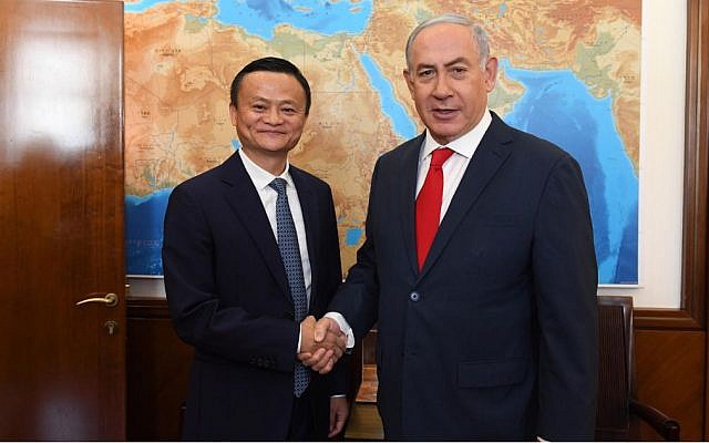 Prime Minister Benjamin Netanyahu (R) shakes hands with Alibaba founder Jack Ma on May 2, 2018. (Haim Tzach/GPO)