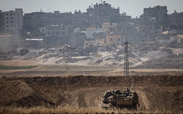 An IDF tank is seen near the Gaza Strip on May 15, 2018. (Hadas Parush/ Flash90)