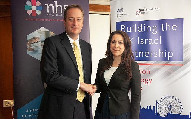 British Ambassador to Israel, David Quarrey, left, and  Head of Corporate Affairs for the NHSA Suzanne Ali-Hassan sign the MOU during  MIXiii Biomed 2018 in Tel Aviv; May 16, 2018 ( MIXiii Biomed 2018)