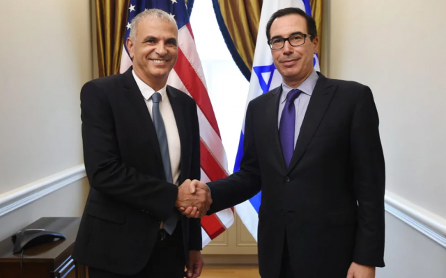Finance Minister Moshe Kahlon (L) meeting in his Jerusalem office with US Treasury Secretary Steven Mnuchin on May 14, 2018. (Finance Ministry)