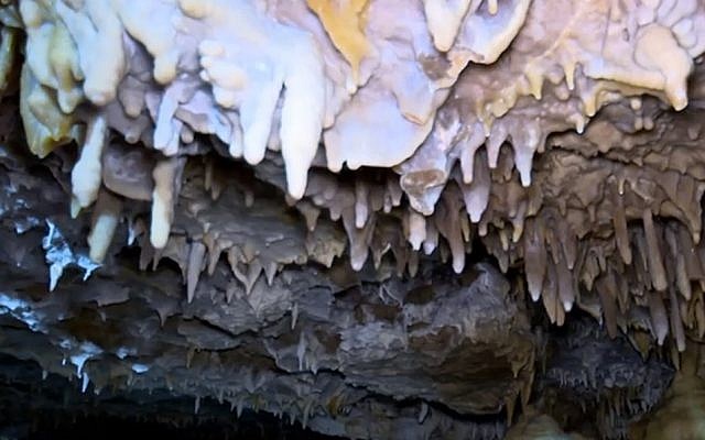 A newly discovered underground stalactite cave on the outskirts of Jerusalem, May 25, 2018. (Screen capture: Hadashot News)
